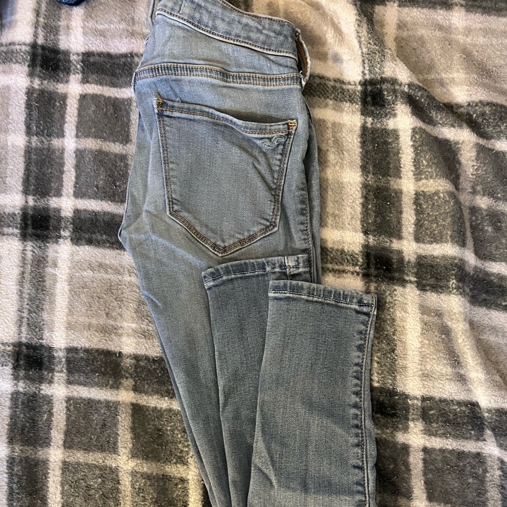 Hollister 00R Mid-Rise Jean Jeggings medium wash color with holes